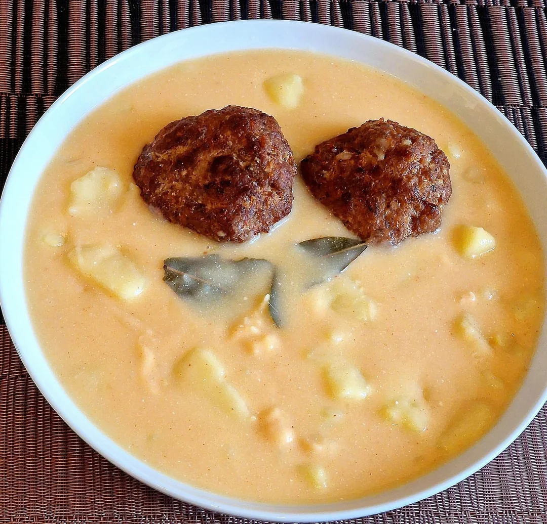 Főzelék húsgölyóval